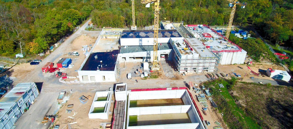 Luftaufnahme einer Hochbaustelle