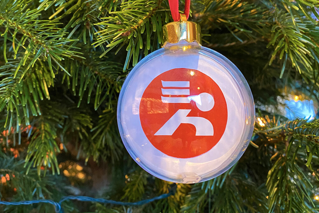 Weihnachtskugel mit Firmenlogo