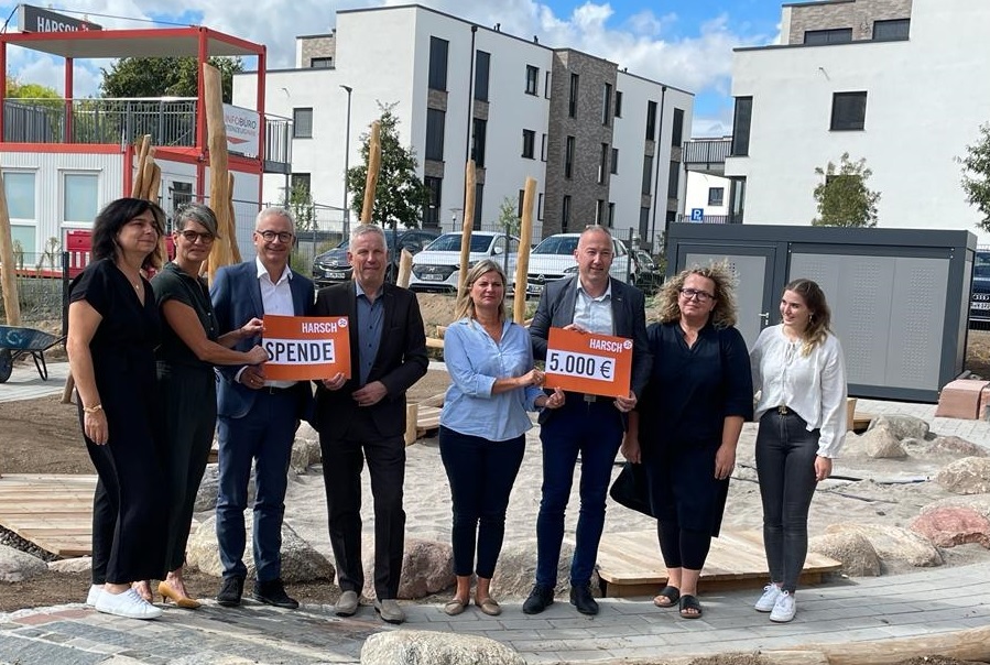 Spendenübergabe Gruppenfoto