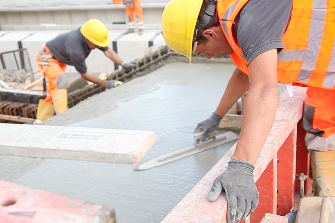 Betonarbeiten auf einer Baustelle