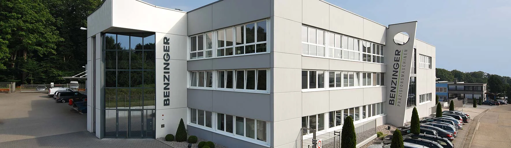 Mehrgeschossiges Büro‑ und Produktionsgebäude